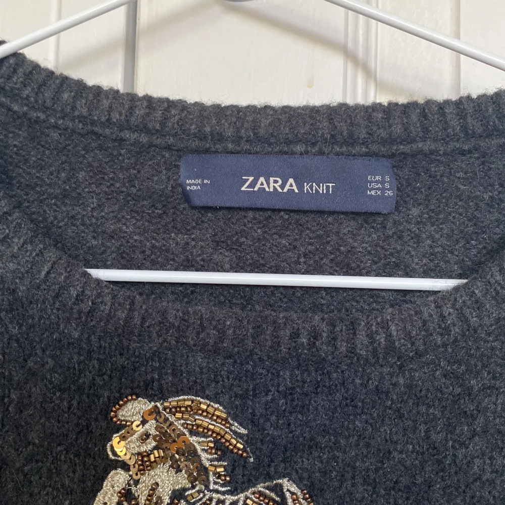 Fin stickad tröja från Zara. Jättefint skick . Stickat.