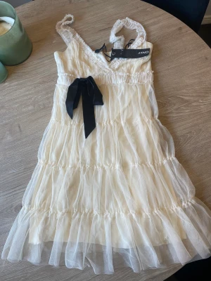 Klänning  - Ny med prislapp