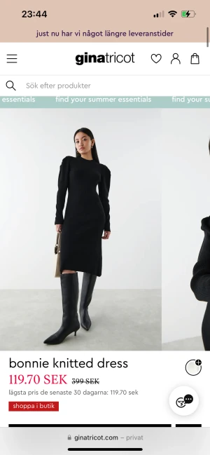 Svart stickad klänning - Jättefin svart stickad klänning från Gina Tricot i storlek XS, perfekt nu till sommaren, är 1,75 och den sitter perfekt men eftersom är en klänning så kan även längre och kortare personer ha den. Säljer då jag redan har väldigt många svarta klänningar