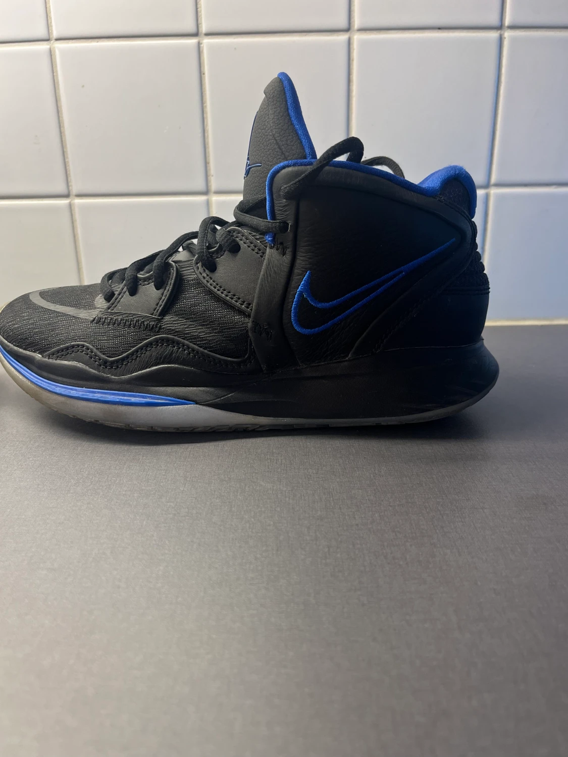 Nike dam basketskor kyrie irving  - 90