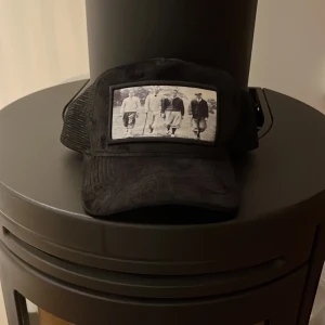 Emilio pendenza keps  - Jag säljer denna emilio pendenza keps då den inte kommer till användning. Den är cirka ett år gammal men bara använd ett fåtal gånger.  Modellen heter Golfista