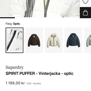 Superdry jacka  - Jättefin jacka i nyskick. Finns en liten fläck men de e inget man ser. Originalpris 1200
