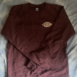Sweatshirt - Säljer då jag aldrig använt den. Som ny.