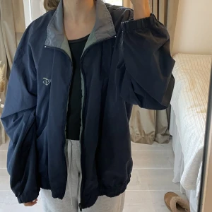 Oversize tunn jacka - Sitter oversize på mig men passar typ xs-l 🫶