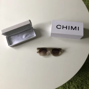 Chimmis 04 - Köpte dom i somras har använt dom ett få tal gånger i börjar.  Inga reper på glaset 