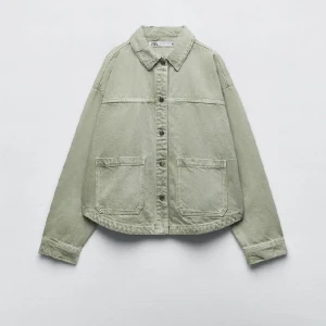 Populär grön zara jacka - säljer denna populära gröna jackan från zara köpt för typ en månad sen 