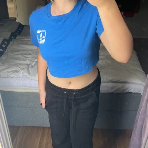 H&M kort t-shirt - Aldrig , kan va fin med ett linne under St: XS