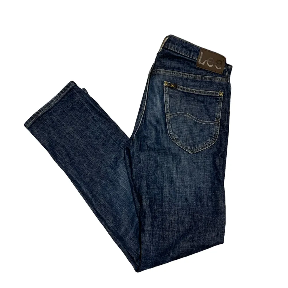 Säljer dessa Lee jeansen i modellen daren zip fly. Skick 9/10. Nypris 900 mitt pris 349. Hör gärna av dig för fler bilder eller eventuella frågor. . Jeans & Byxor.