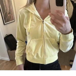 Juicy tröja - Juicy couture hoodie i L, använd ett fåtal gånger💛