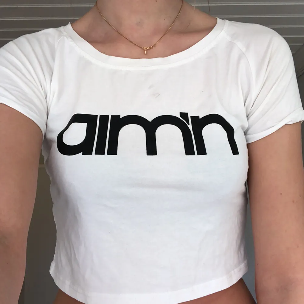 Tränings topp i vitt från Aimn!. T-shirts.