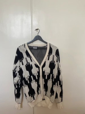 Kofta - Supercool kofta från Life’s a beach, köpt på junkyard. Storlek står tyvärr inte men skulle tippa på M-L. 100kr + frakt