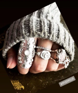 Moon Armour ring  - Super fin Moon armour ring från Maria Nilsdotter som inte säljs längre. Öppen för prisförslag. Den är i guld (andra bilden). Storlek kan enkelt ändras på en Maria Nilsdotter butik för ca.300kr 