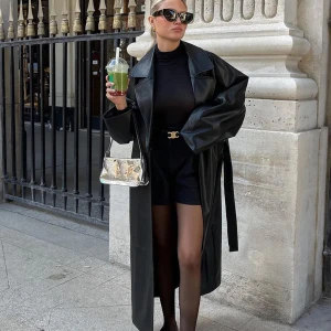 PU jacka från NA-KD  - PU-kappa från NA-KD, aldrig använd! Prislapp kvar ❤️ stora i storleken så passar mig som vanligtvis är 36 i kläder 