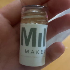 Milk bronzer - Använd 2 gånger men gillar ej färgen och tycker de blev fläckigt på mug💕