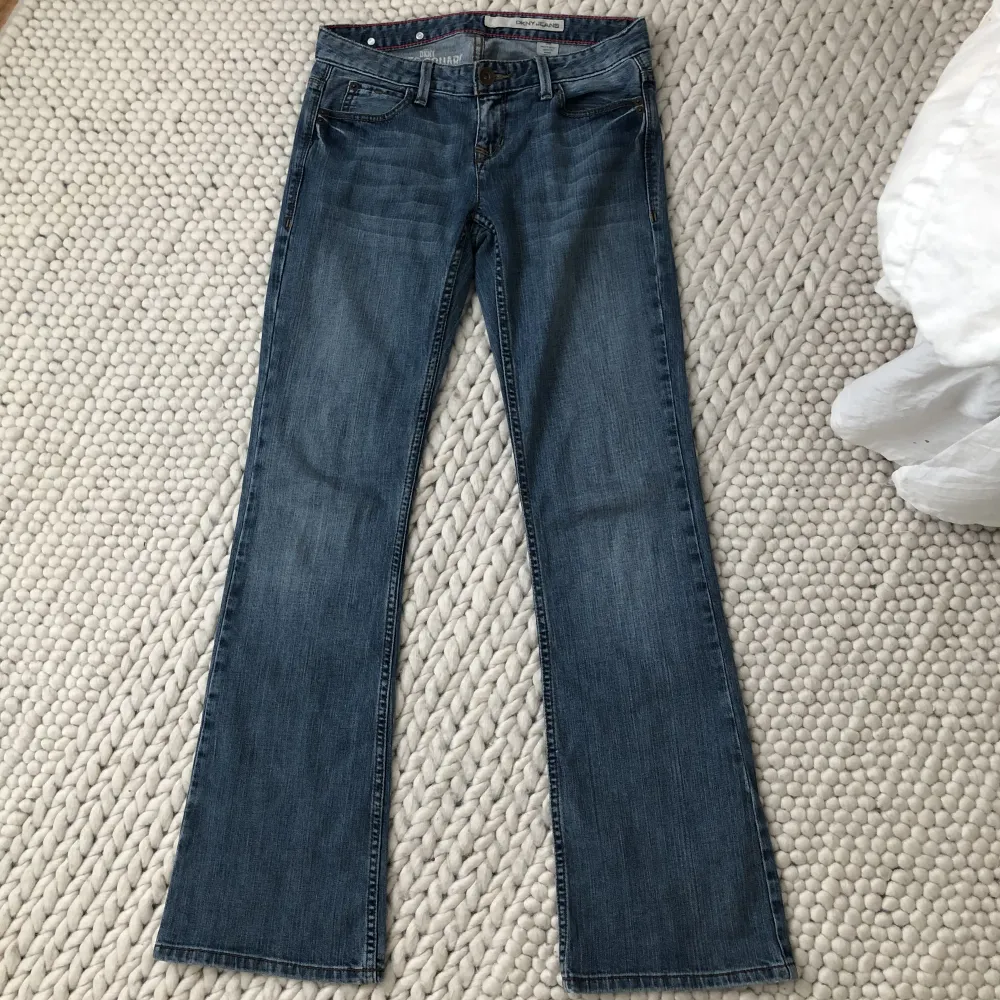 Verkligen dom perfekta jeansen som e förstora för mig😢 jag e 163. Jeans & Byxor.