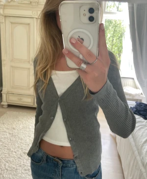 Kofta - Skön grå kofta🌼