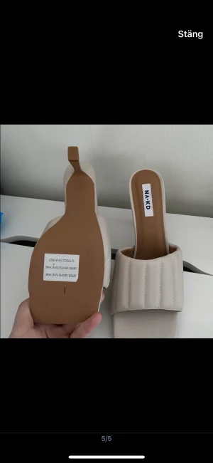 Klackar beige  - Klackar i färgen beige från NA-KD i storlek 38/39. Aldrig använt.  Köpte för 499, säljer för 200kr
