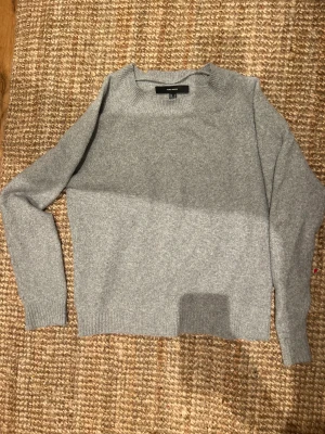 Grå stickad tröja  - Supermysig stickad grå tröja från Vero Moda!!👌🏽