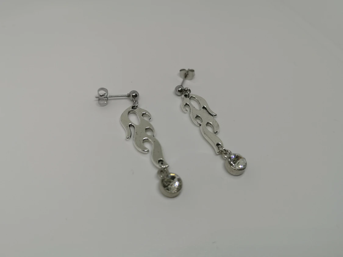 Örhängen ~flammande diamant~ - 90