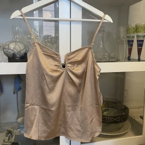 Silkestopp - Jättefin festtröja. Oanvänd så behöver lite kärlek