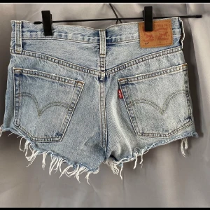 Levis jeansshorts  - Levis jeans shorts i stlk 30, som storlek 38