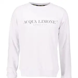 Säljer min vita Acqua Limone tröja. Nypris 999 kr säljer för 400 kr. Mycket fint skick. Hör av er om ni har frågor! 🥰