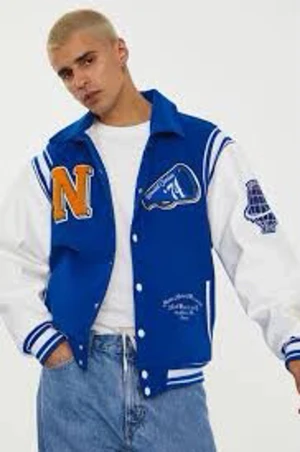 Varaity jacket - Blå Varsaity jacket:) Står ingen storlek men skulle tro overzised S💖