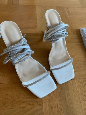 Klackar  - Ett par fina klackar som ja tänker sälja då de har använts två gånger. 