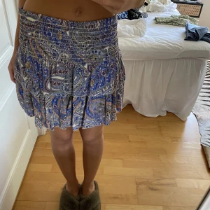 Volangkjol - Jättefin volangkjol köpt i en liten butik i Palma därav inget märke. Det är onesize och den är stretchig men skulle säga att den passar xs/s