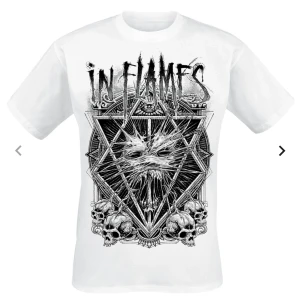 In flames tröja - Använt den 2 ggr. Trivs inte i vit färg. 