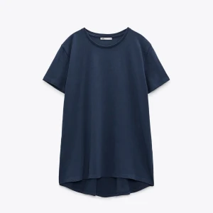 Zara t-shirt  - Jag säljer denna nästan helt oanvänd t-shirten i storlek s, priset kan diskuteras och köparen står för frakten :)