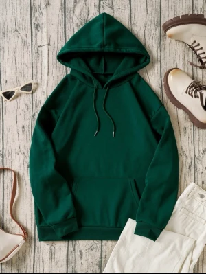 Grön Hoodie💚🫶🏻 - Köpt på SHEIN så det är därifrån bilderna kommer. Knappt använd men den har blivit lite knottrig i tvätten. Kan ta bild, så skriv privat för fler bilder.🫶🏻