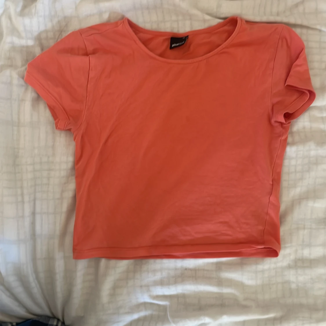 Rosa/orange färgad magtröja