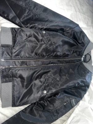 Säljer en helt ny bomberjacka ❤️ - Helt ny ❤️