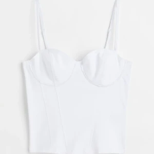 Vit korsett top  - * Använd 1 gång * Märke hm * storlek xs  Säljer för att jag aldrig använder den