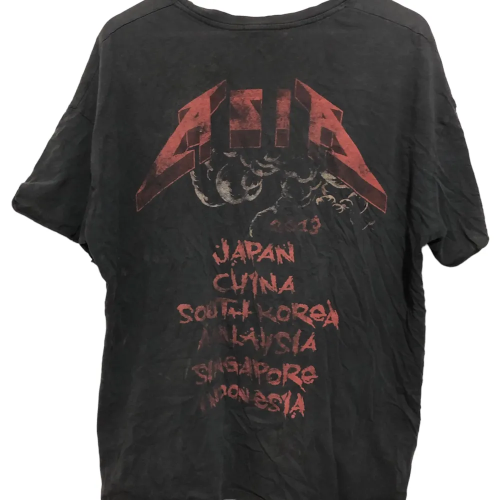 Oversized Metallica T-shirt från deras Asia tour 2013.  Metallica x Bershka. Storlek: L 🙌. T-shirts.