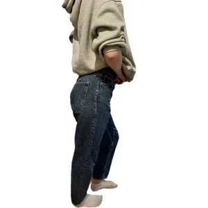 Söta momjeans! - Mörka mom jeans från långt tillbaka, har aldrig använt då dom inte passade min stil! 🫶 fint skick och stor storlek, skulle kunna vara 36!
