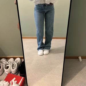 Wide leg jeans - Super fina och bekväma jeans som passar med allt från street wear till något elegant och simpelt 