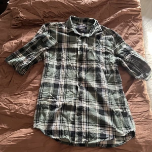 Skjorta i storlek S  - Slimfit skjorta i storlek s 