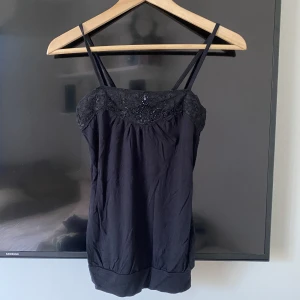 Linne - Linne från bershka i strl m men passar nog bättre på xs/s💕