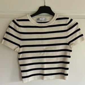 Topp från Zara, stl S - Fint skick, liten i storleken. 