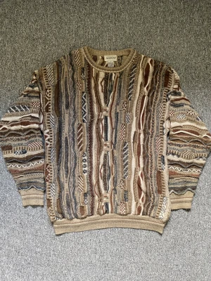 Grandpa sweater  - Tänkte sälja denna super coola tröja som är i jätte fint skick. Den har inte defekter. Skriv till mig för mer information. 