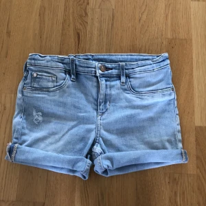 Shorts - Säljer dessa shorts. Är i fint skick!