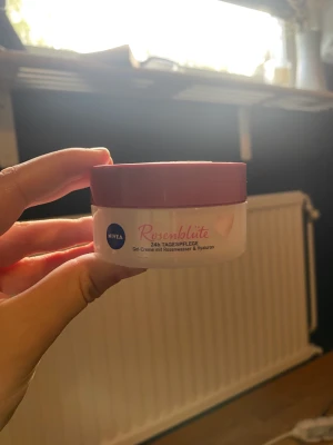 Kräm - Behöver inte. Har rensat mitt rum så finns massa saker i min profil!💕