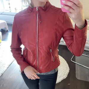 Skinnjacka - Skit snygg skinn jacka💗