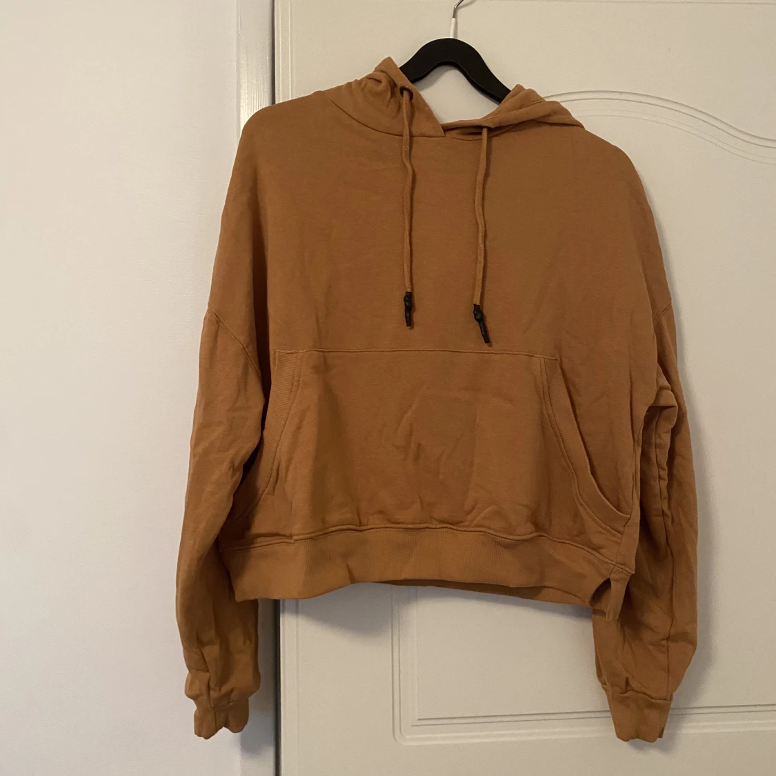 Brun hoddie från Stories