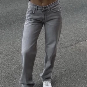 Jeans - Säljer dessa jeansen från Gina i storlek 32, aldrig använda. Bilden är lånad, skriv för fler!