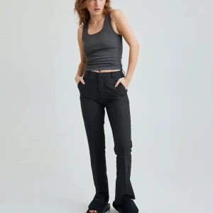 Kostymbyxor  - Säljer ett par jätte fina kostymbyxor nästan oanvända alltså inga defekter. Ny pris 500kr