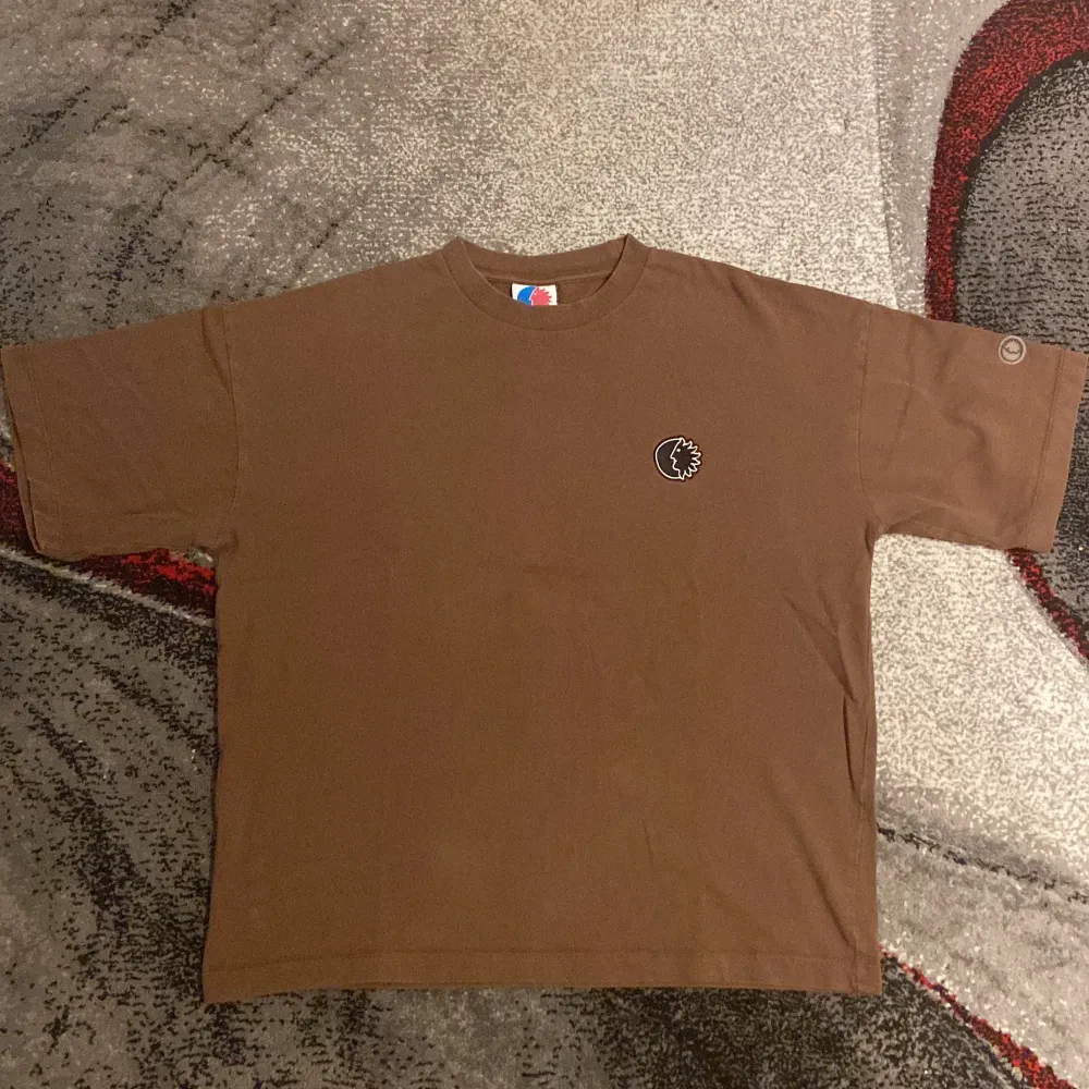 district 46 brown tee with embroidered logo . T-shirts.