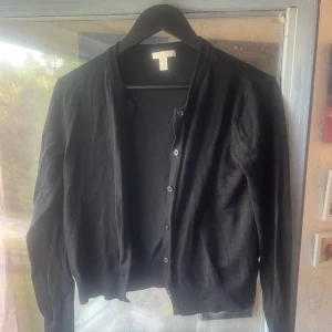 Kofta - Svart kofta storlek M, fint skick